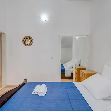 Appartement Spacious W Three Balconies And Parking