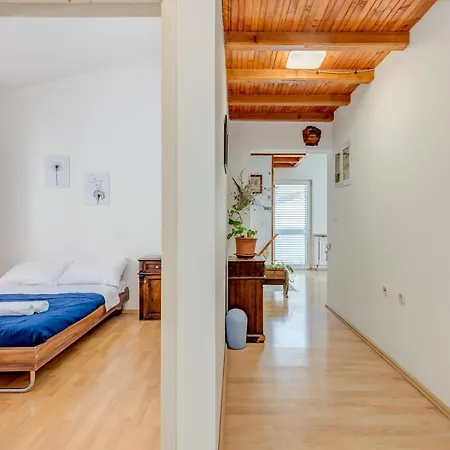 Spacious W Three Balconies And Parking Appartement Split