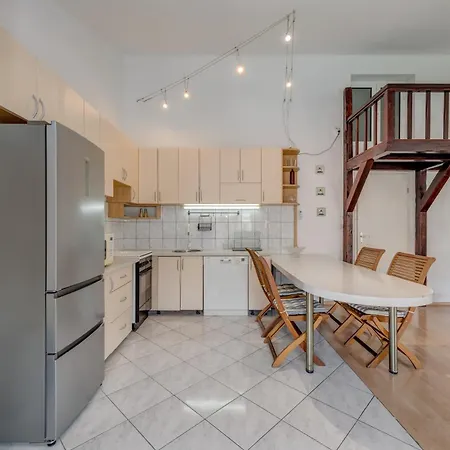 Spacious W Three Balconies And Parking Appartement *