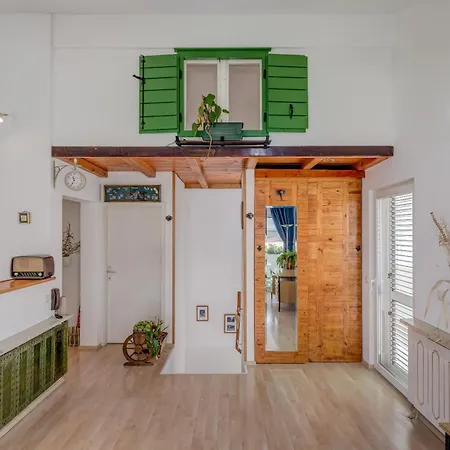 Spacious W Three Balconies And Parking *