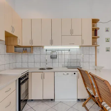 Spacious W Three Balconies And Parking Appartement