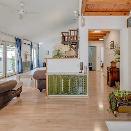 Spacious W Three Balconies And Parking Appartement