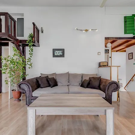 Spacious W Three Balconies And Parking Διαμέρισμα Σπλιτ