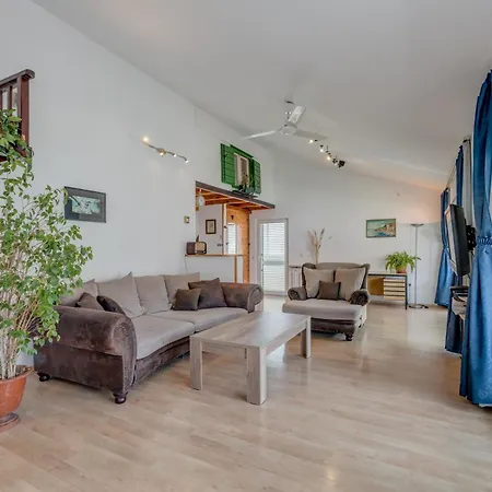 Spacious W Three Balconies And Parking *