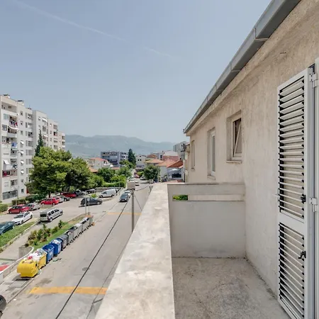 Spacious W Three Balconies And Parking * Σπλιτ