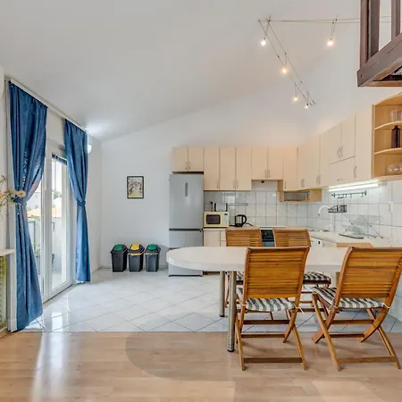 Spacious W Three Balconies And Parking * Split