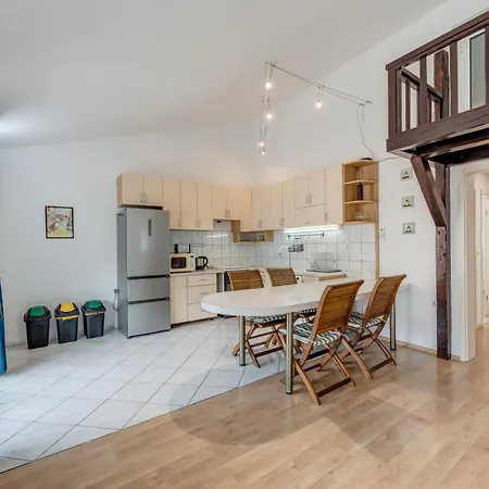 Spacious W Three Balconies And Parking *