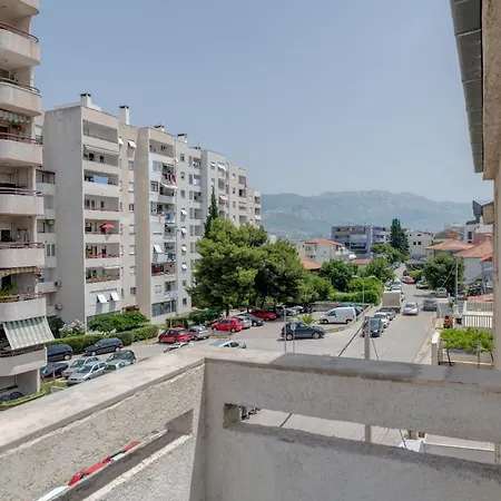 Spacious W Three Balconies And Parking *