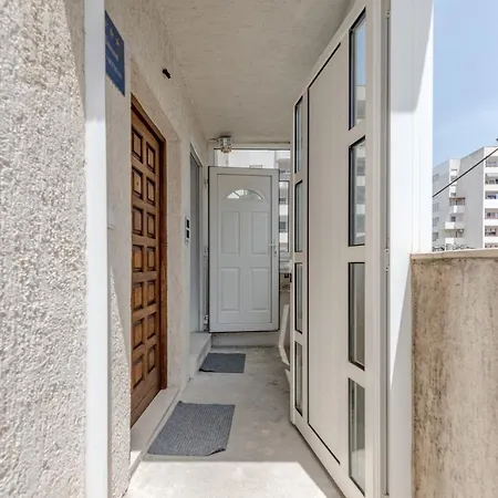 Spacious W Three Balconies And Parking * Split