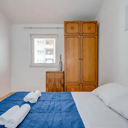 Spacious W Three Balconies And Parking *